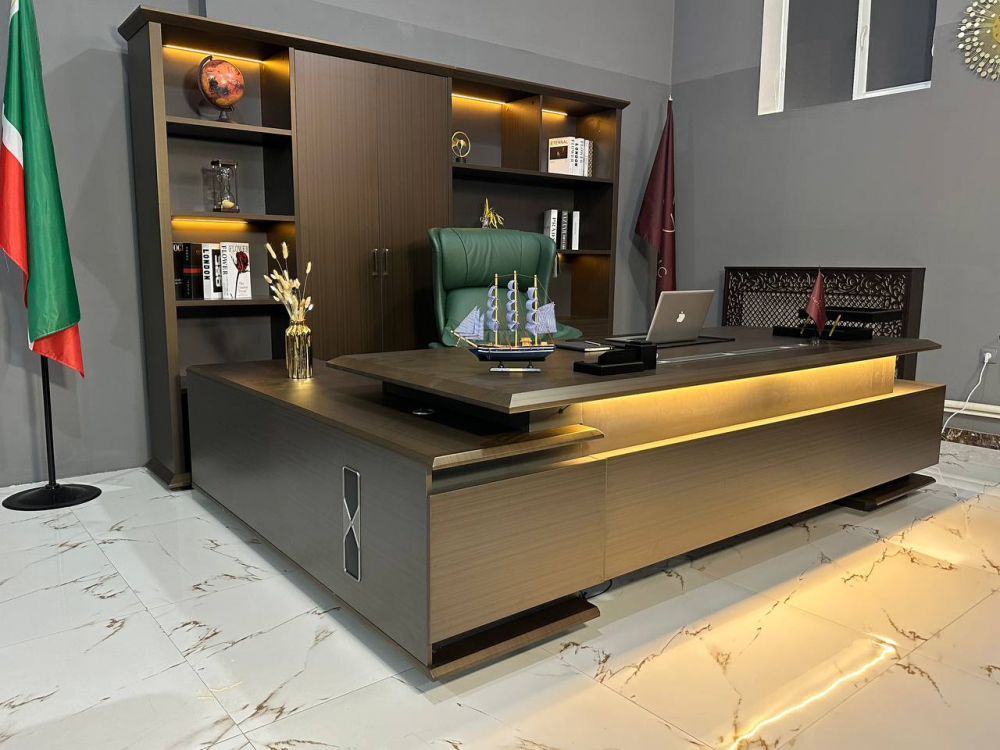 Стол для руководителя Guanlan GLA02-2820 (с правой тумбой)