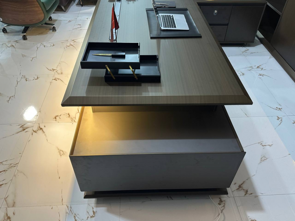 Стол для руководителя Guanlan GLA02-2820 (с правой тумбой)